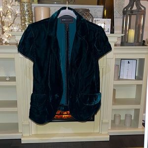 Pretty velvet green•blazer for any formal occasion• very expensive mamacita💀